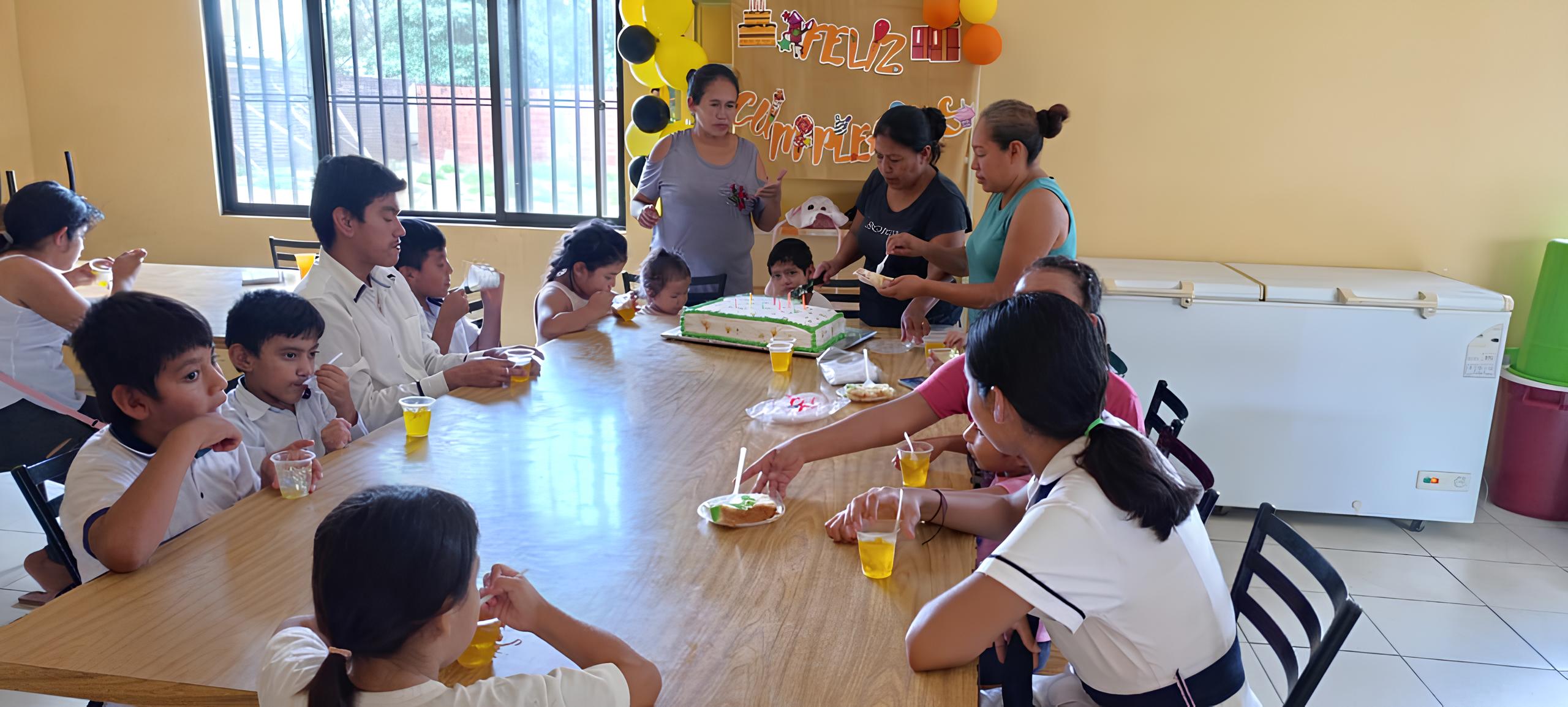 Atención integral y promoción del ejercicio de los derechos fundamentales de niñas, niños y adolescentes de escasos recursos que garantice su acceso a una alimentación adecuada, una educación de calidad y un entorno seguro en el que desarrollar sus capacidades, en Santa Cruz de la Sierra, Bolivia.