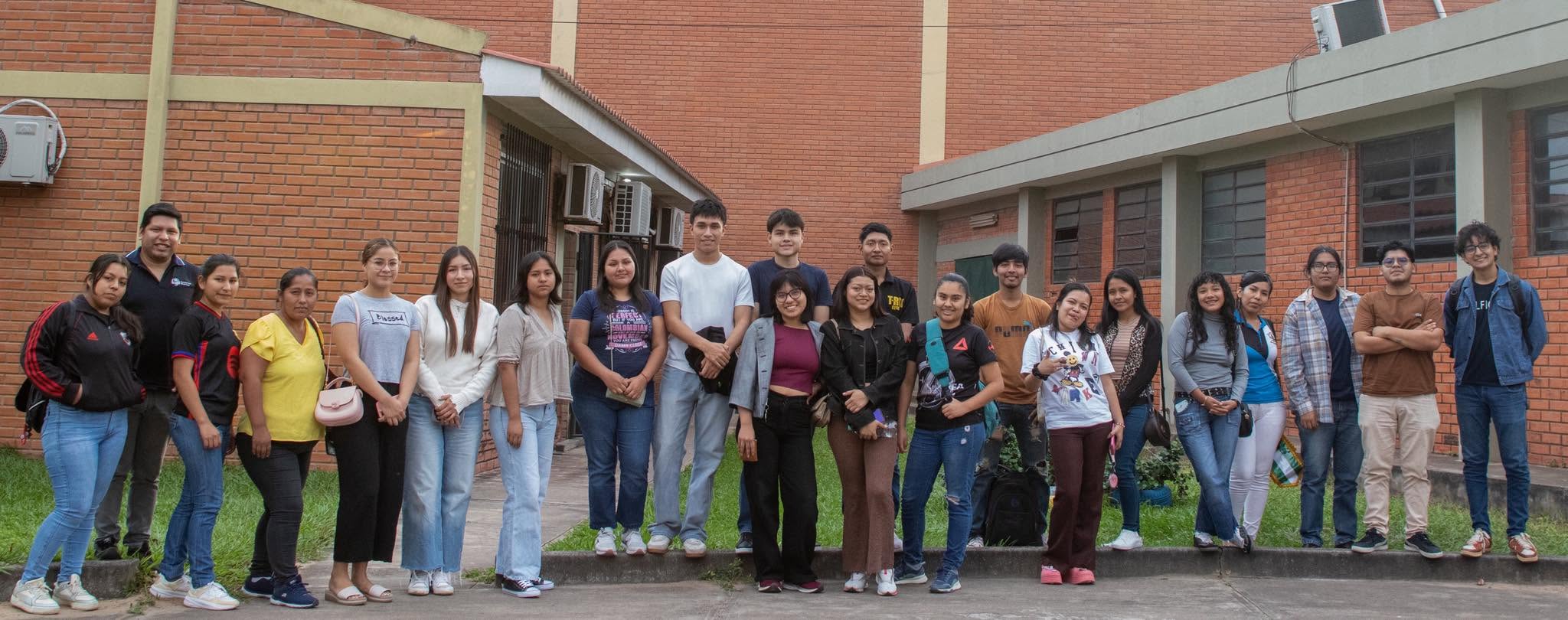 Favorecido el acceso equitativo y social a la educación técnica y superior de jóvenes en situación de vulnerabilidad promoviendo su liderazgo a través de iniciativas de involucramiento comunitario en zonas periurbanas de Santa Cruz de la Sierra, Bolivia.