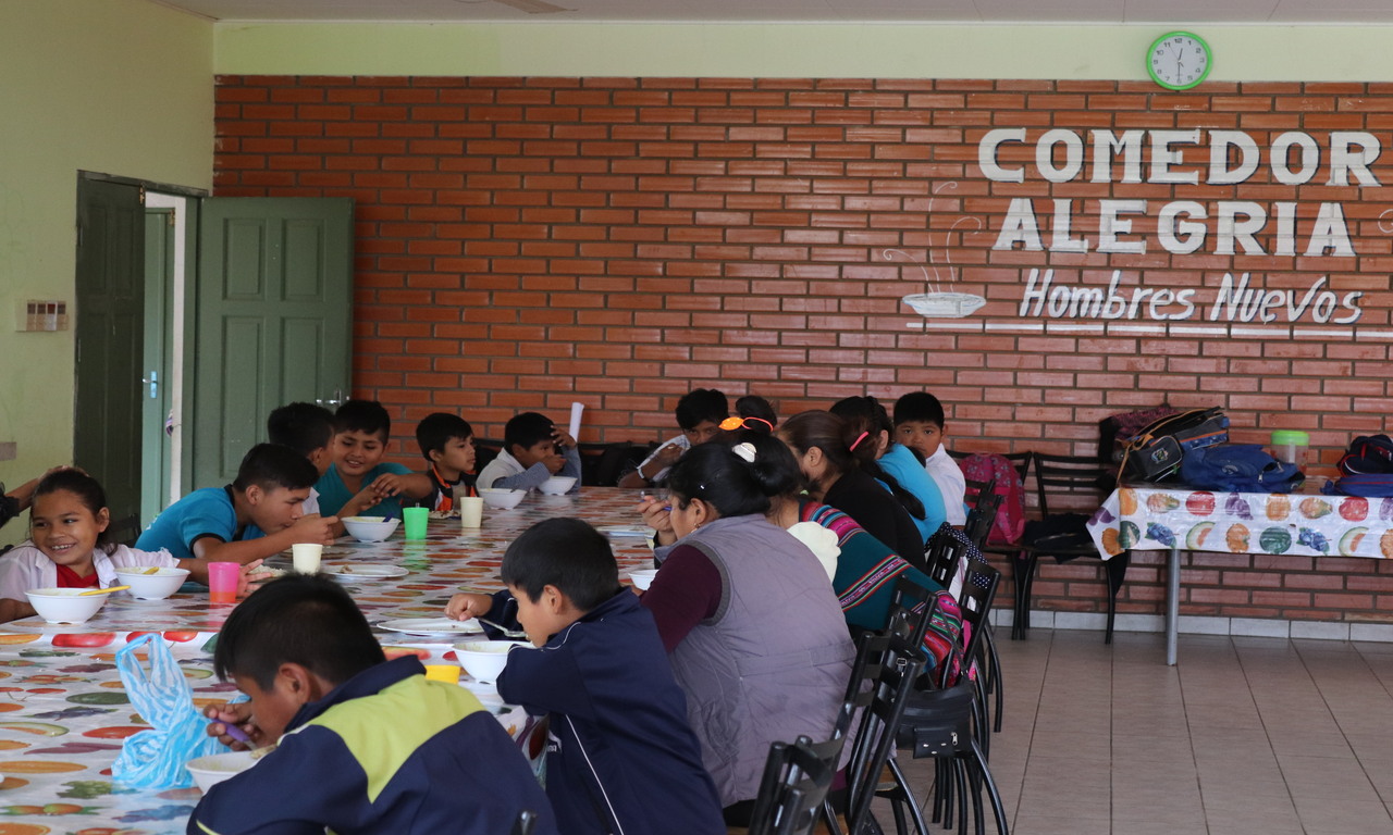 Mejora de la alimentación y rendimiento escolar de niñas, niños y adolescentes de escasos recursos del barrio Plan Tres Mil, en Santa Cruz de la Sierra, Bolivia.
