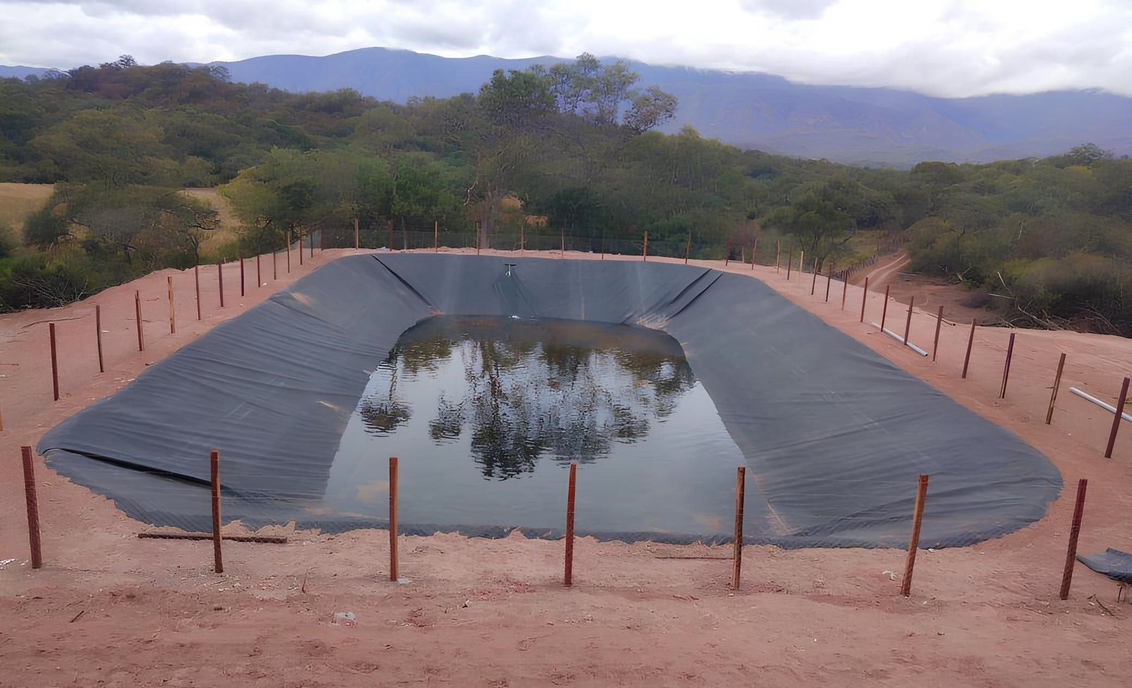 Construcción de reservorios de agua en las comunidades rurales más vulnerables del municipio boliviano de Caraparí para la promoción de la soberanía y la seguridad alimentaria a través de la mejora de la productividad agrícola.